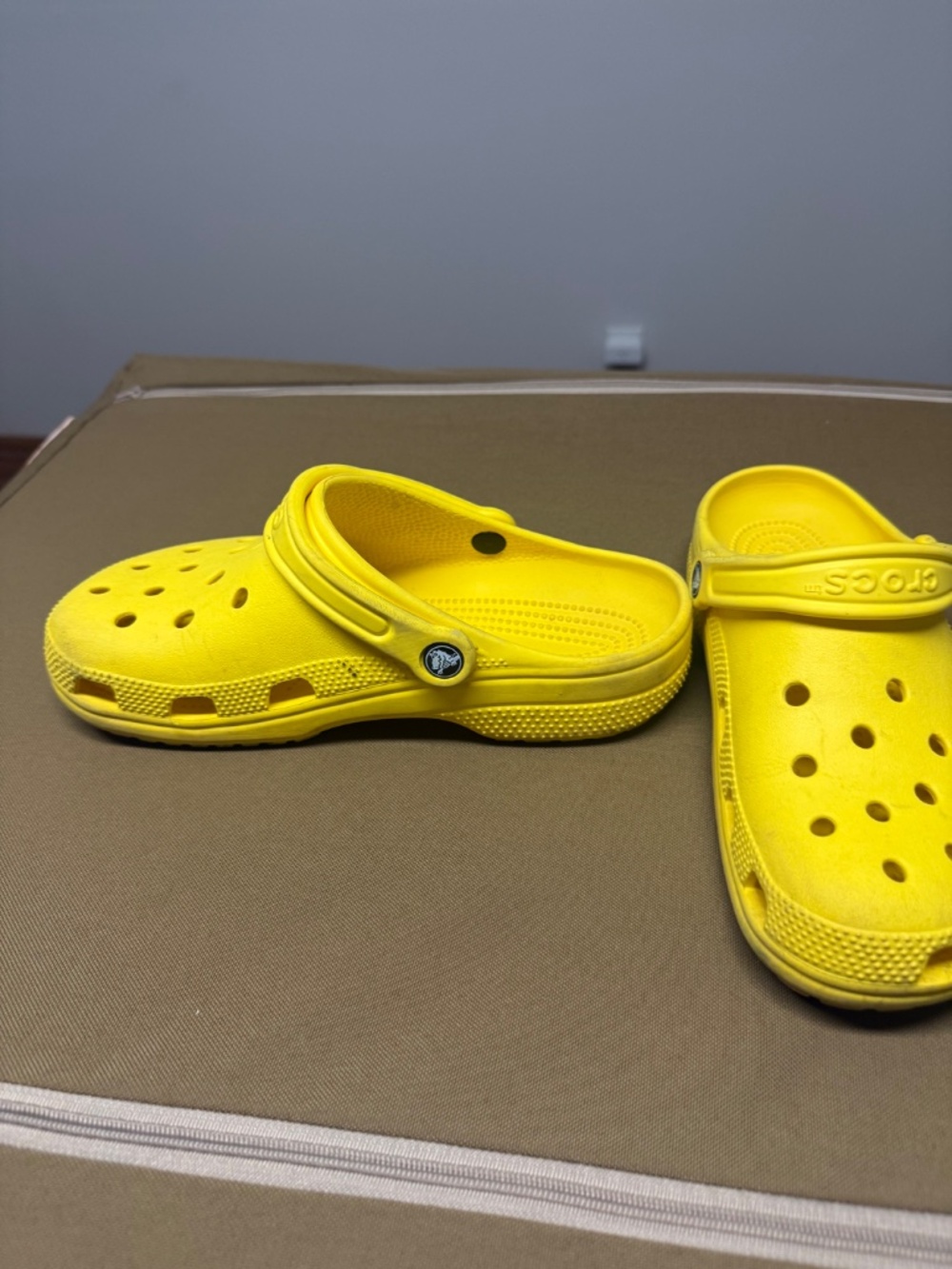 Crocs Yellow - Picture 2 of 5